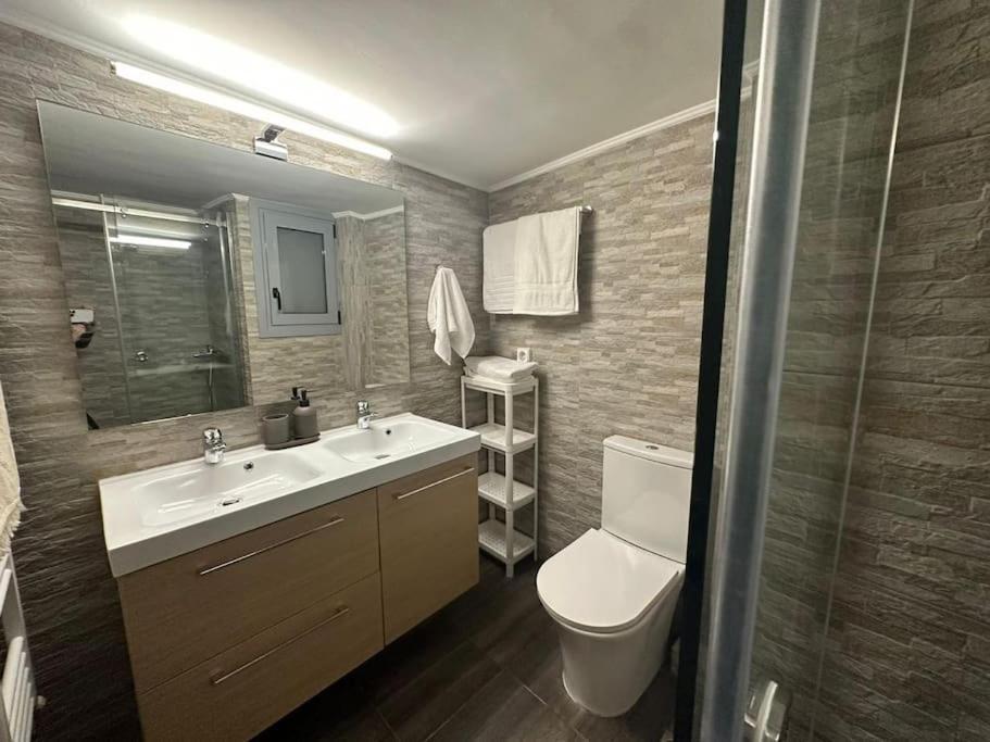 Spacious Stulish 2 Bd Flat Appartamento Atene