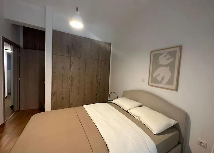 Spacious Stulish 2 Bd Flat