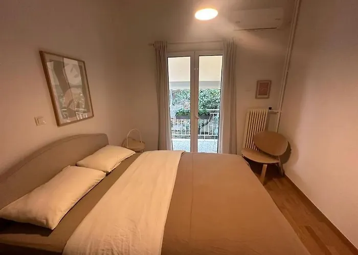Spacious Stulish 2 Bd Flat