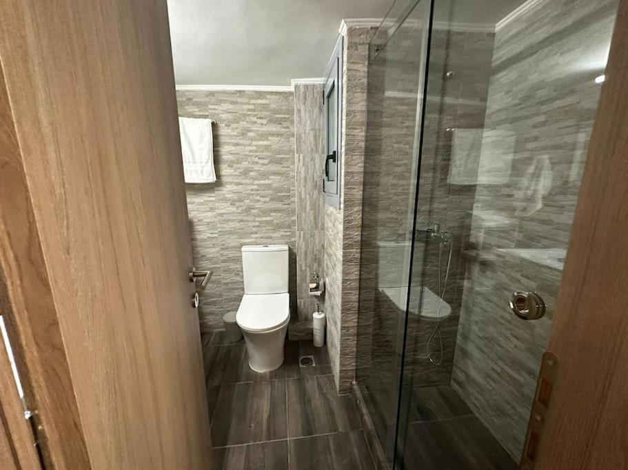 Spacious Stulish 2 Bd Flat *